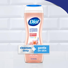 Gel douche Dial sur une éponge dans une salle de bain