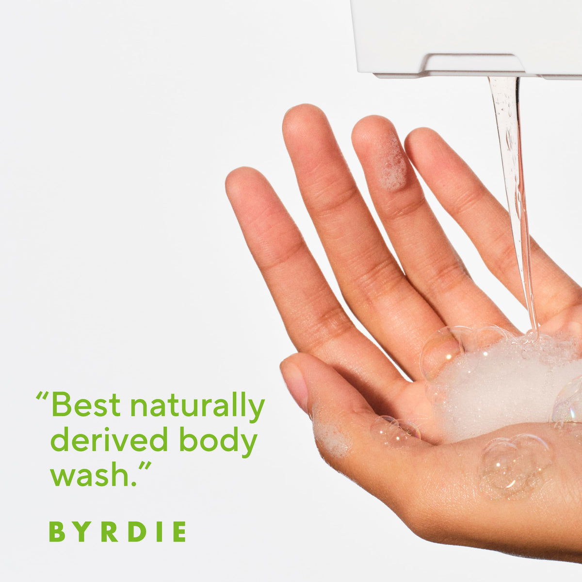 Gel douche Native dans un environnement de douche avec mousse