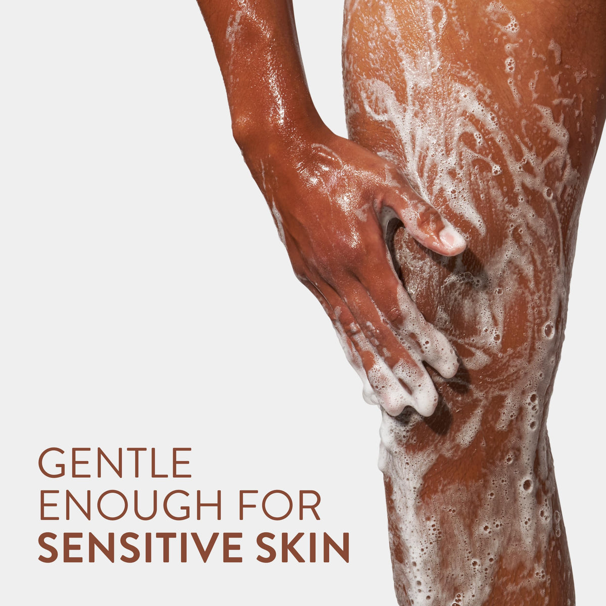 Gel douche Native dans une salle de bain moderne