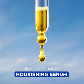 Gel douche NIVEA au beurre de cacao et de karité avec mousse sur une éponge