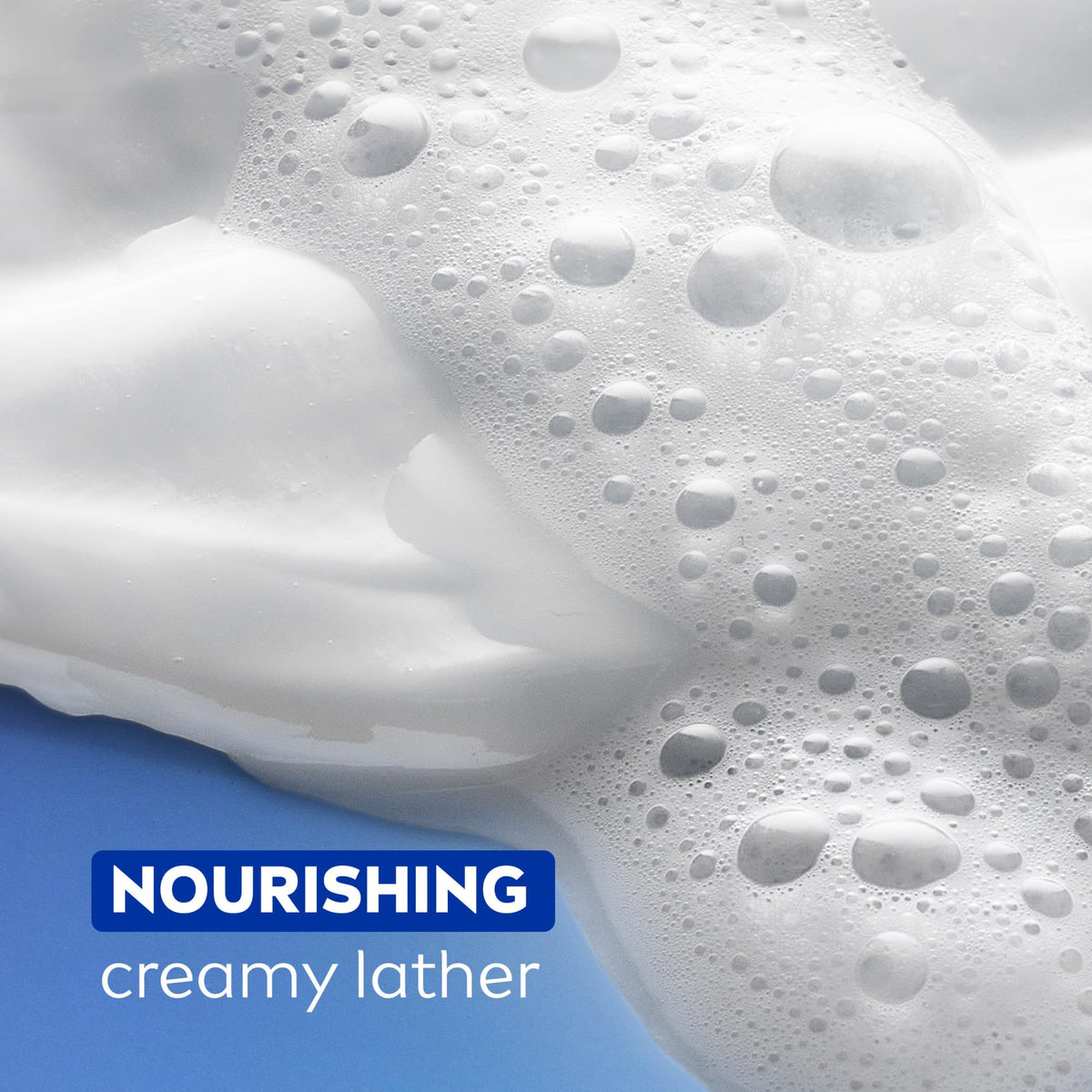 Gel douche NIVEA au beurre de cacao et de karité, ingrédients naturels sur la table