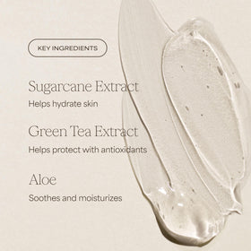 Gel douche RAW SUGAR versé dans une main