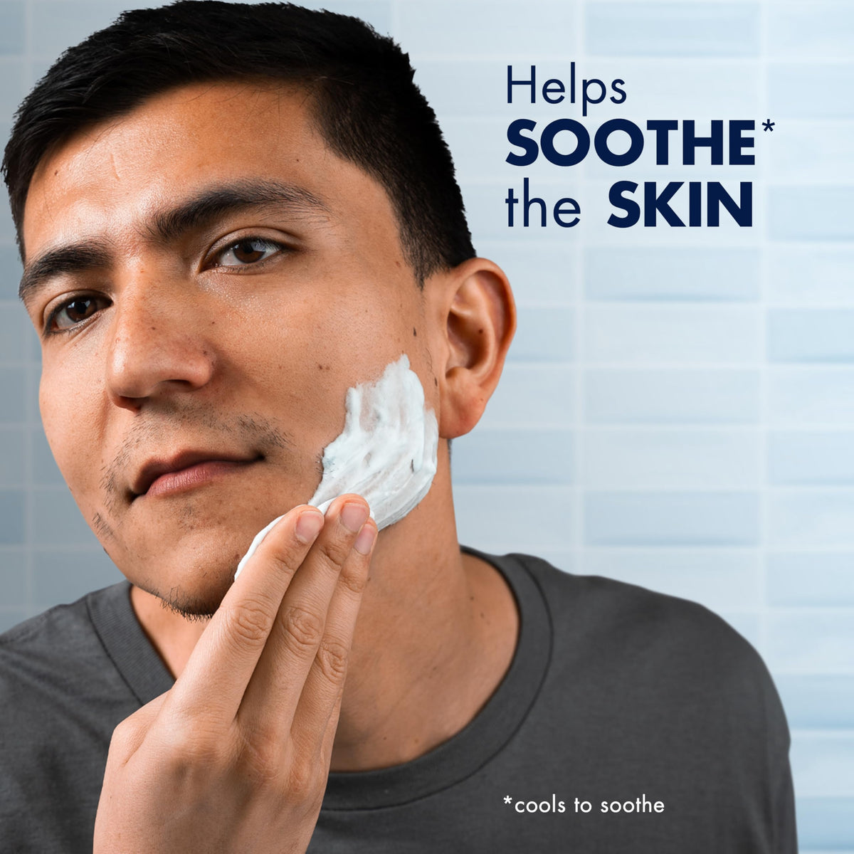 Gillette Gel à Raser 3X Action, application sur le visage