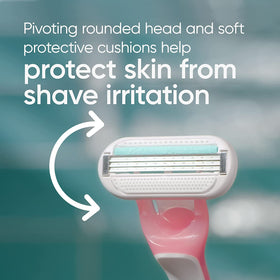 Gillette Venus rasoir jetable pour femmes à côté d'autres accessoires de beauté
