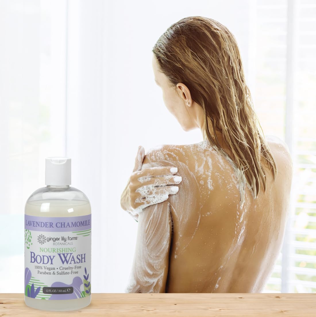 Ginger Lily Farms gel douche en situation dans une douche