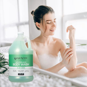 Ginger Lily Farms gel douche sur un meuble de salle de bain