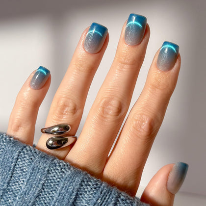 Glamnetic faux ongles Harry Potter Lumos avant avec dégradé bleu