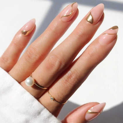 Glamnetic faux ongles press-on court amande dorée vue de face