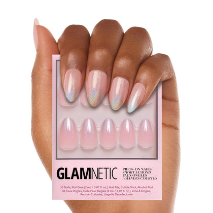 Glamnetic faux ongles press-on courtes amandes holographiques, vue avant
