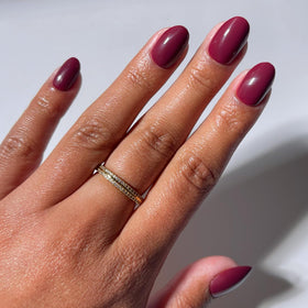 Glamnetic faux ongles press on marron foncé vue de face