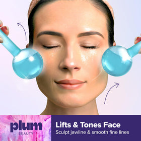 Globes de massage Plum Beauty avec un sérum à côté