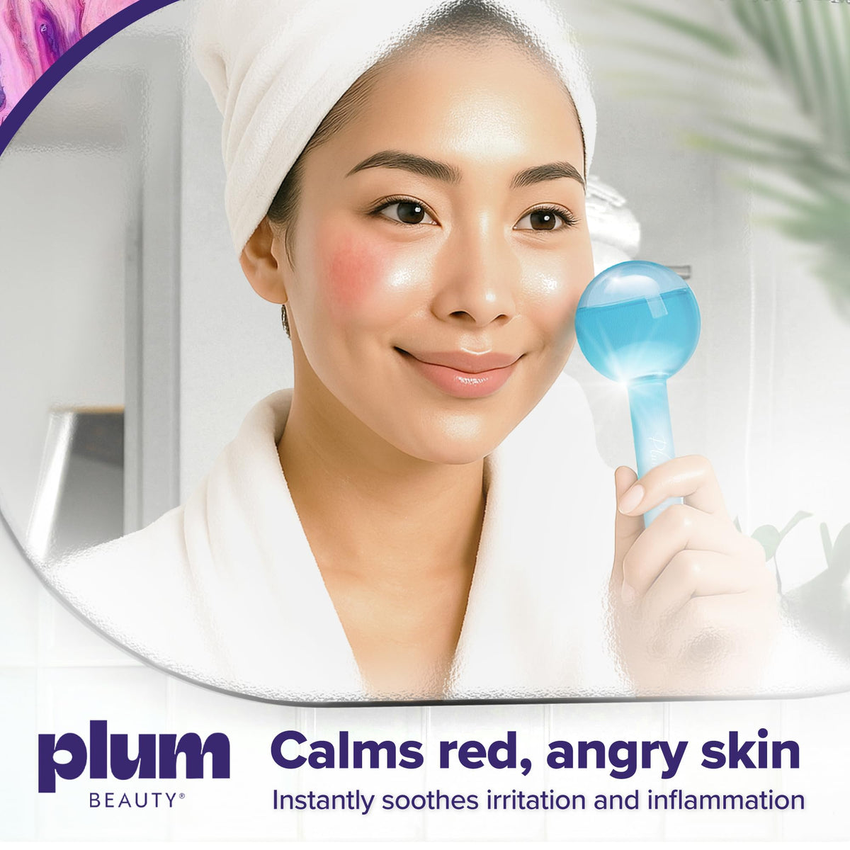 Globes en verre Plum Beauty avec une main les tenant