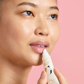 Gloss à lèvres au lait givré de TONYMOLY en gros plan