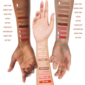 Gloss à lèvres Ruby Kisses en teinte rose sur une palette