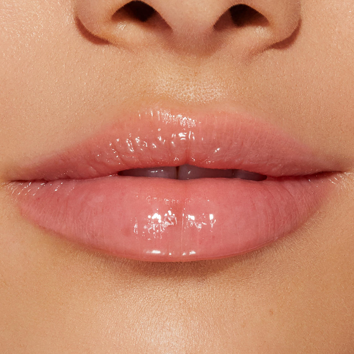 Gloss Too Faced Lip Injection Wifey For Lifey avec d'autres produits de beauté