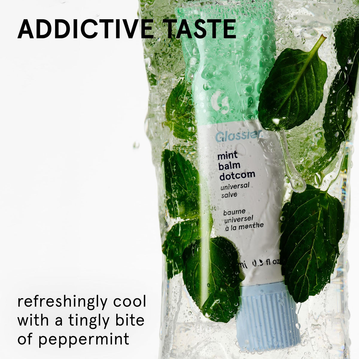 Glossier Balm Dotcom Menthe sur un fond neutre