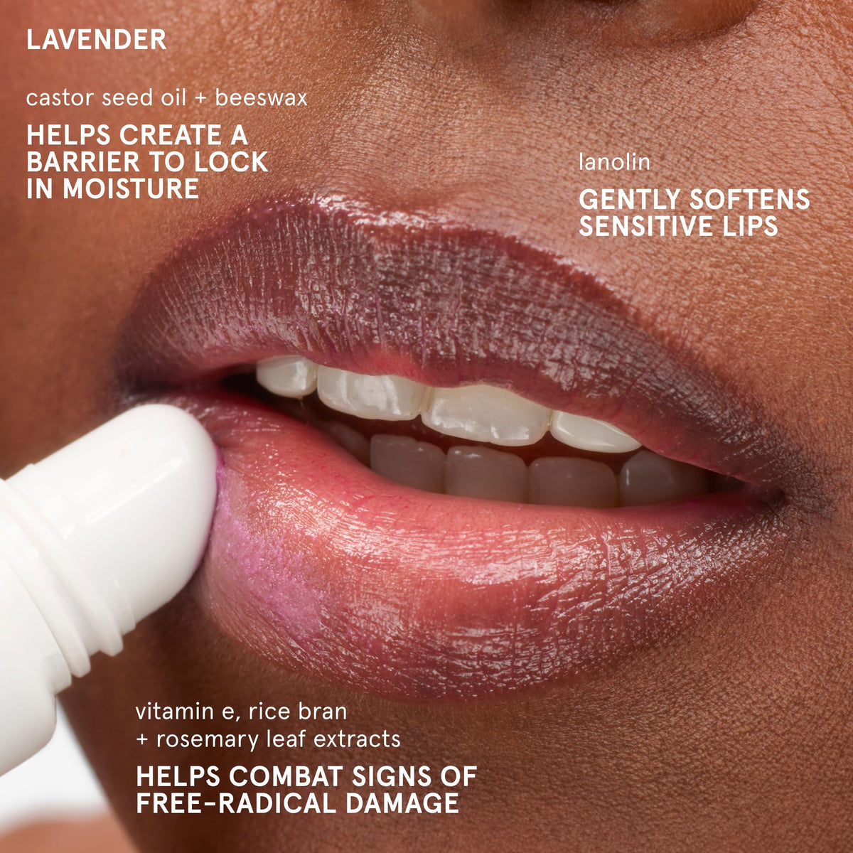 Glossier Balm Dotcom sur un fond esthétique avec fleurs