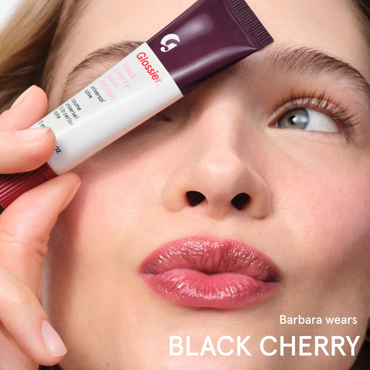 Glossier Balm Dotcom tube vu de dos avec informations sur le produit