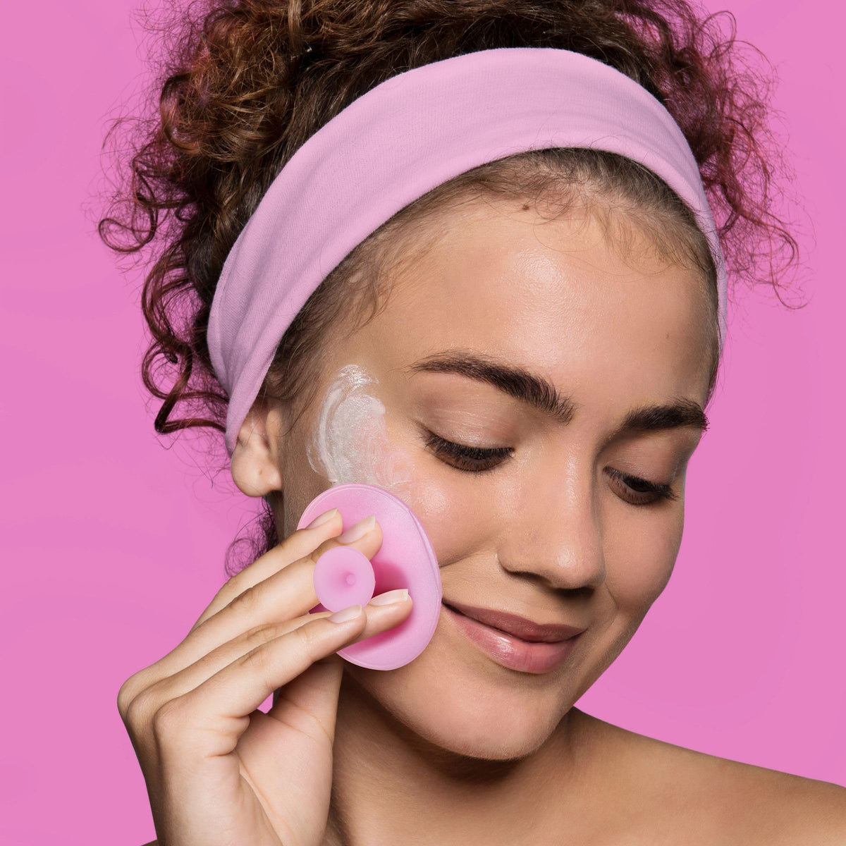 Gommage visage en silicone inclus dans le kit Freeman