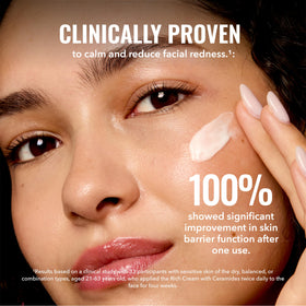 Good Molecules Crème Riche 60g dans un cadre de salle de bain