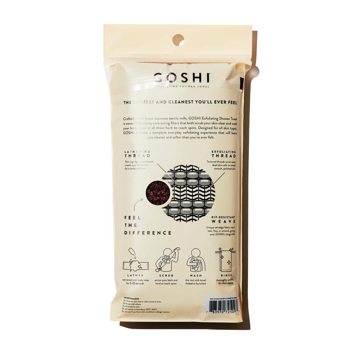 GOSHI Serviette Exfoliante Longue Rouge en usage