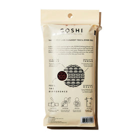 GOSHI Serviette Exfoliante Longue Rouge en usage