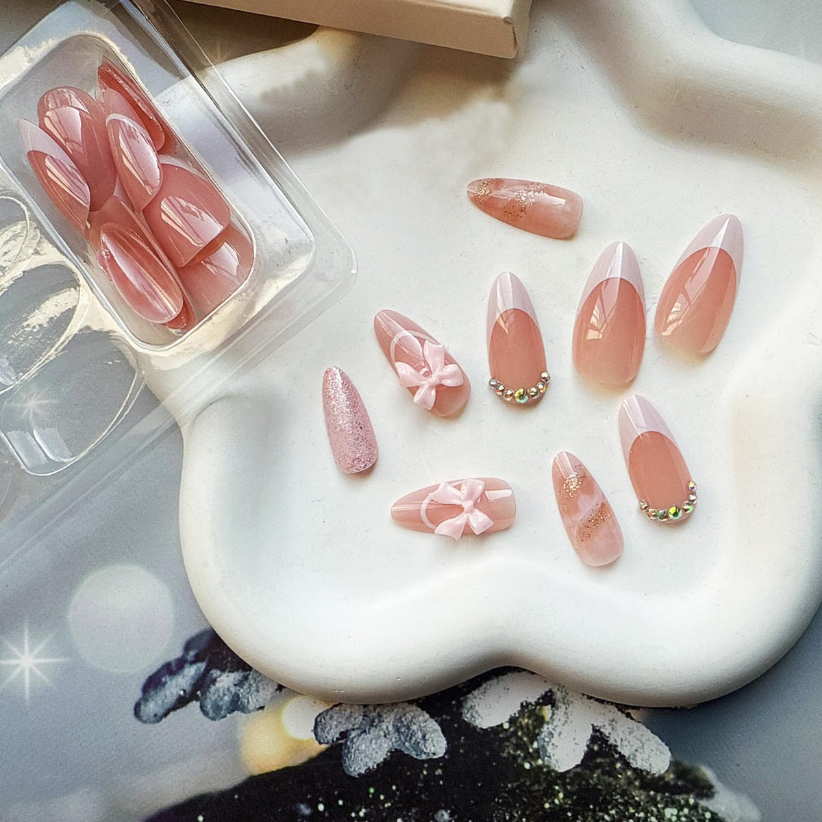 gros plan des faux ongles juggssa avec texture naturelle