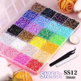 Gros plan des rhinestones multicolores de 3 mm dans la boîte