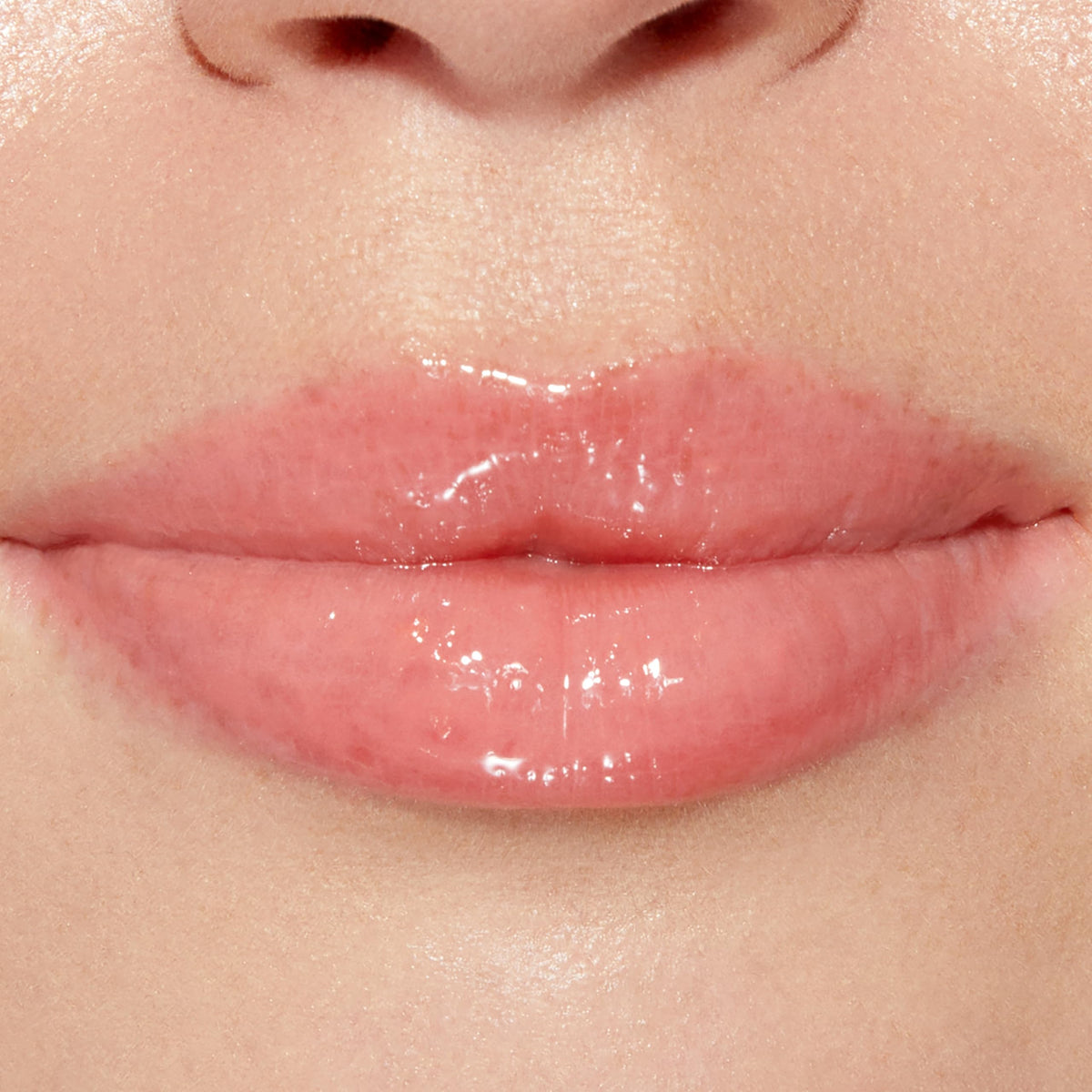 Gros plan sur l'applicateur du gloss Too Faced