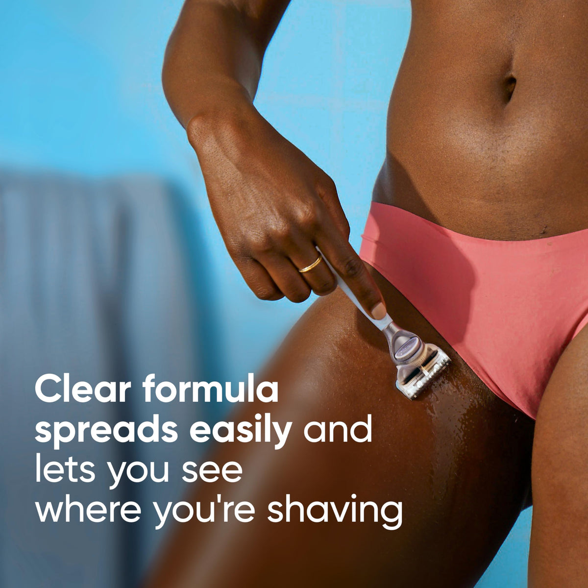 Gros plan sur l'emballage du gel à raser Gillette Venus