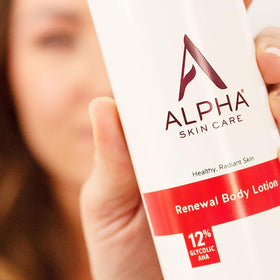Gros plan sur l'étiquette de la lotion Alpha 12% AHA