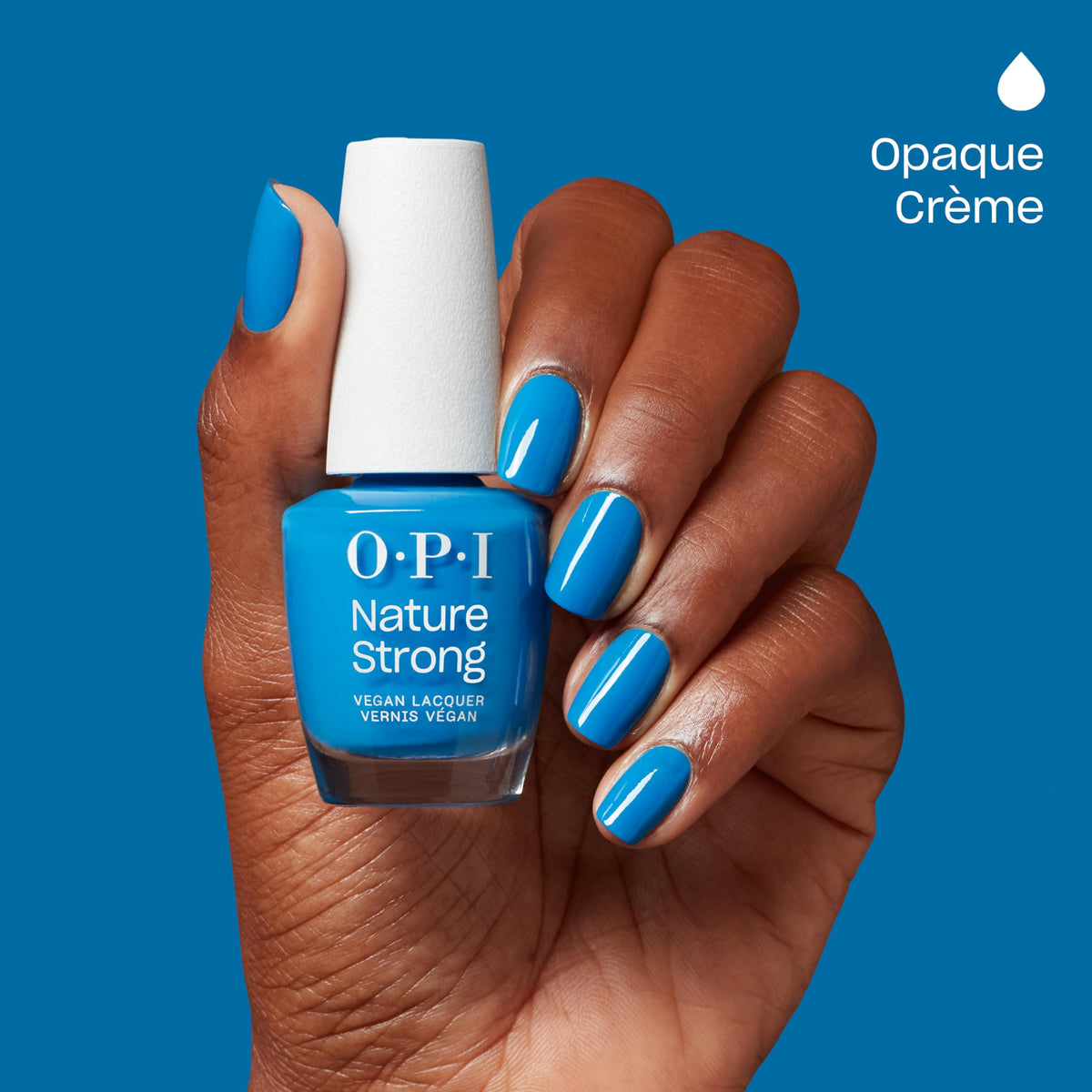 Gros plan sur la couleur OPI Nature Strong Bleu Nuit