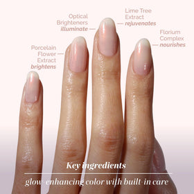 Gros plan sur la texture du LONDONTOWN kur Concealer à Ongles Illuminant