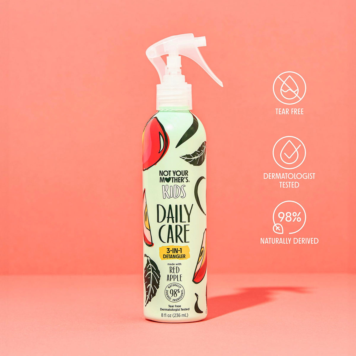 Gros plan sur le flacon de shampooing & après-shampooing 2-en-1 pour enfants
