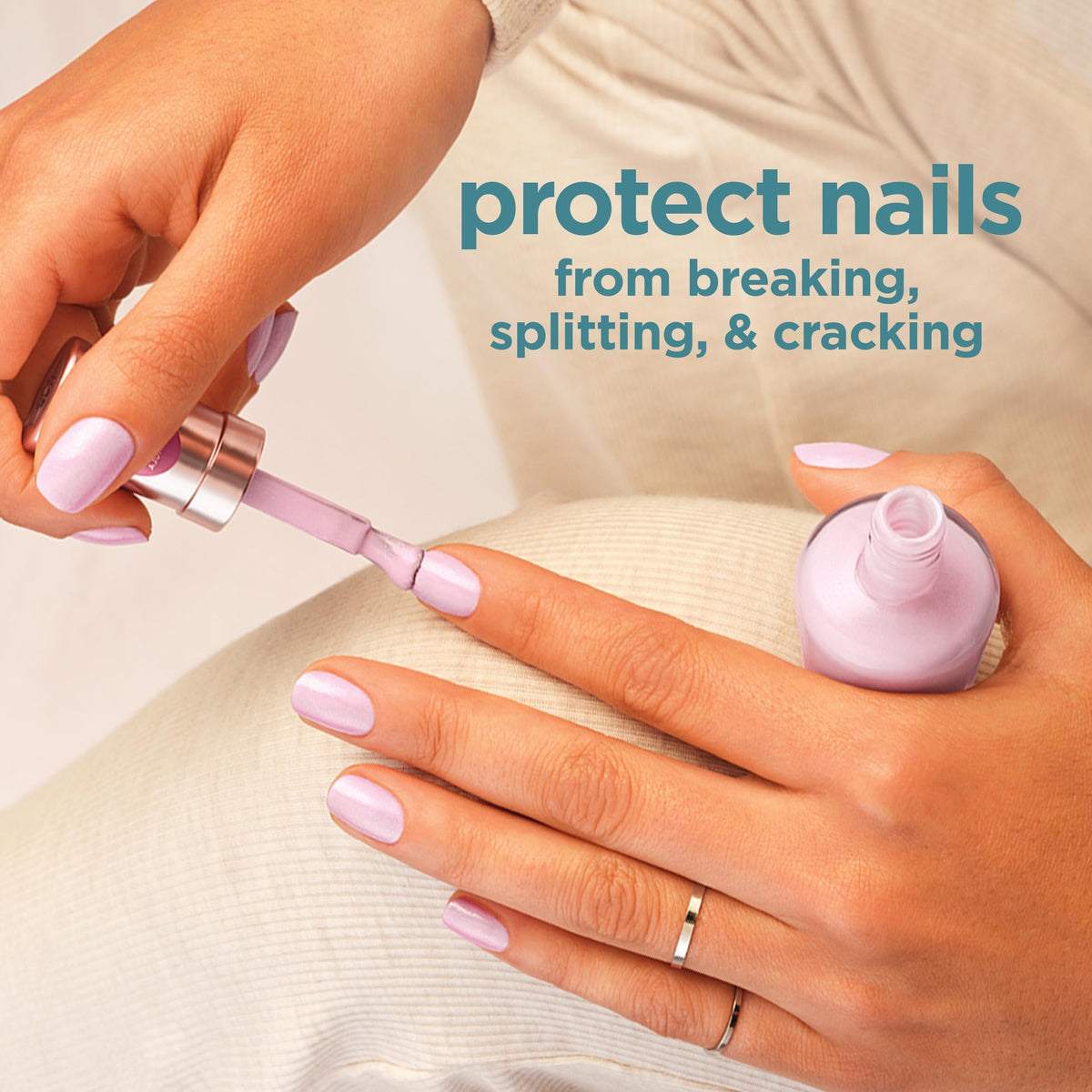 Gros plan sur le pinceau du vernis à ongles Sally Hansen Color Therapy