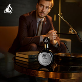 Gros plan sur le spray de Lattafa Fakhar Eau de Parfum 100ml