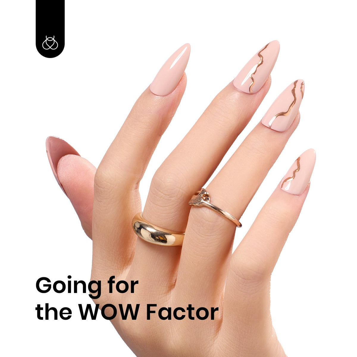 Gros plan sur le vernis gel nude Lait de Noisette