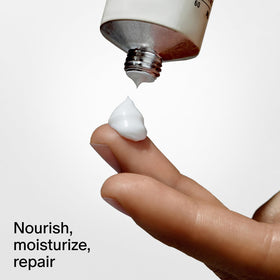 Gros plan sur les ingrédients de la lotion corps Salt & Stone