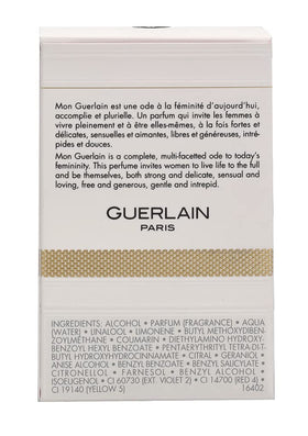 Guerlain Mon Guerlain 1.0 oz Eau de Parfum en situation sur une coiffeuse
