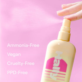 Hally Hair Lighten Up texture du produit sur la main