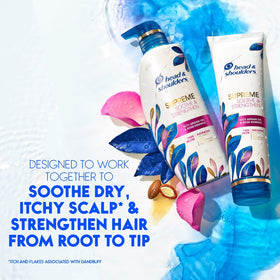 Head & Shoulders Après-Shampooing Soin Suprême 912g en usage sur des cheveux