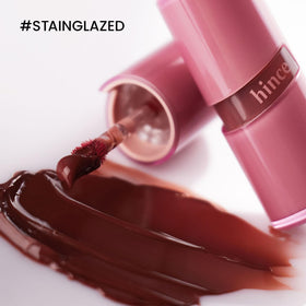HINCE Raw Glow Lip Tint en usage, effet glossy