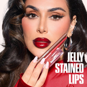 Huda Lip Contour Stain Lip Tint Marron Chaud on lips