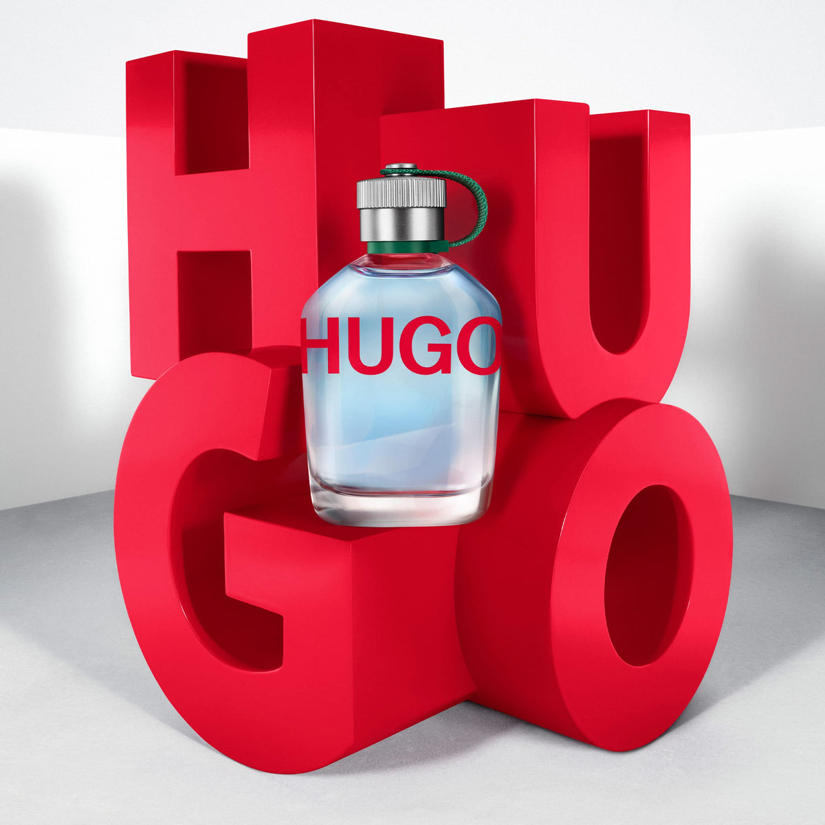 Hugo Boss Hugo Man Eau de Toilette 141g produit sur fond neutre