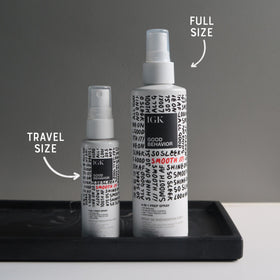 IGK Good Behavior Spray en usage avec un sèche-cheveux