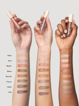 ILIA Chromatic Liquid Powder Eye Tint sur fond neutre