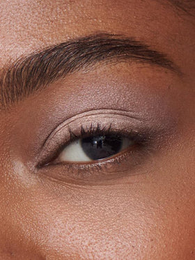 ILIA Chromatic Liquid Powder Eye Tint texture liquide