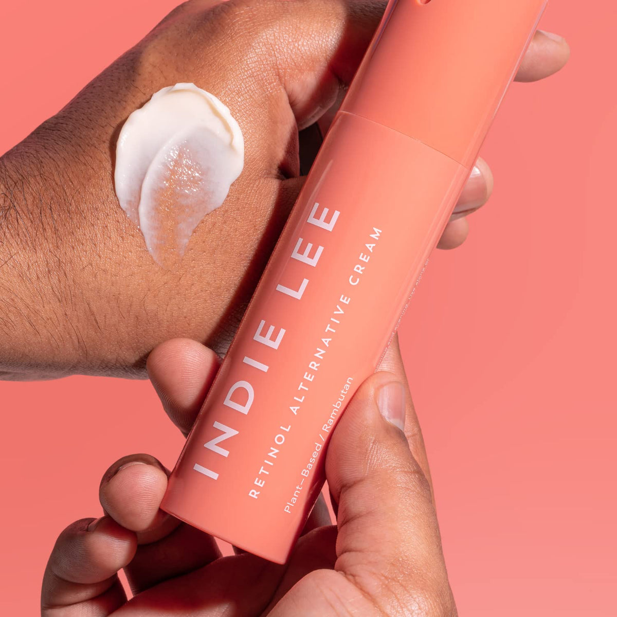 Indie Lee Crème Anti-Âge 45ml en application sur la peau