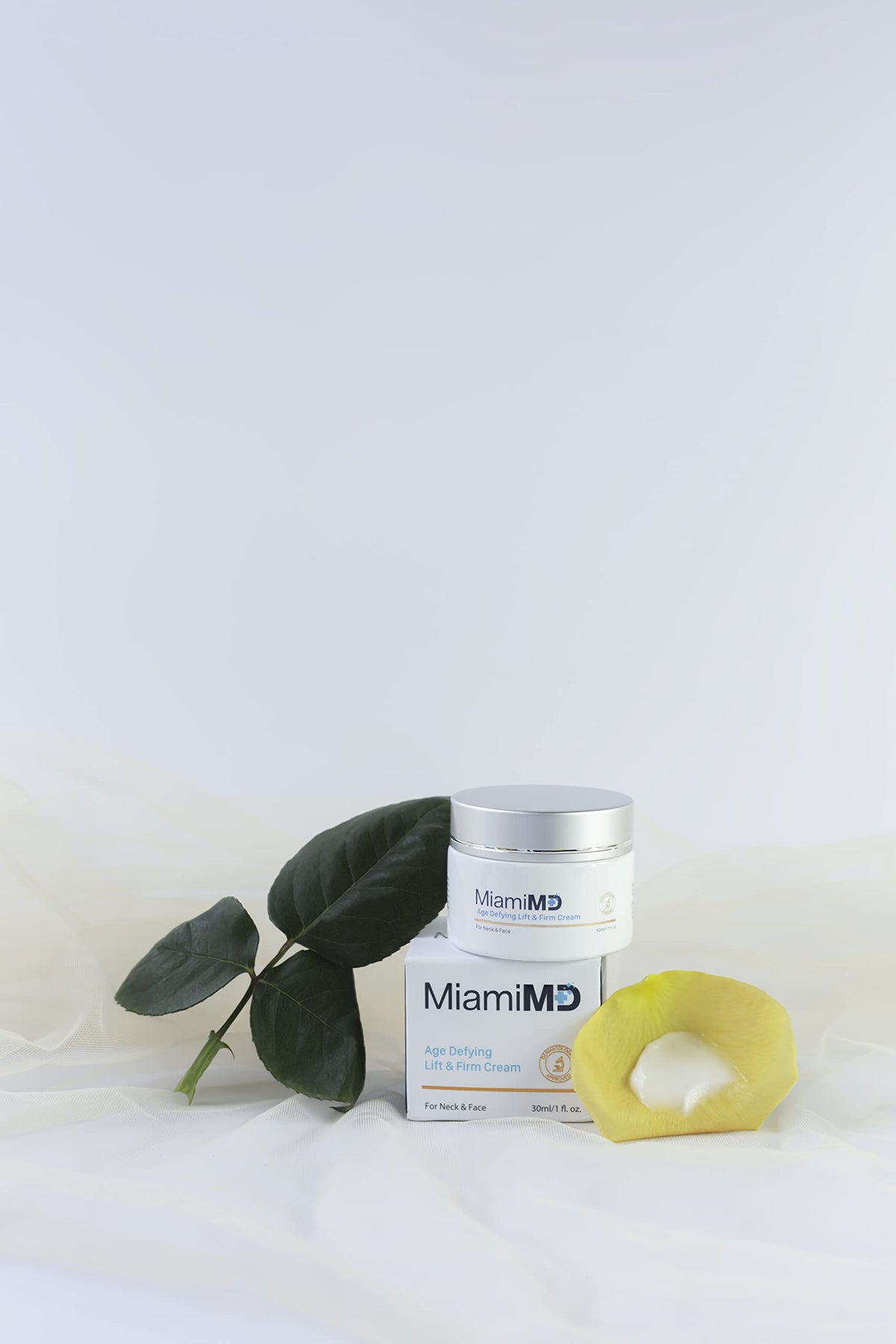 Ingrédients de la crème MiamiMD sur une table
