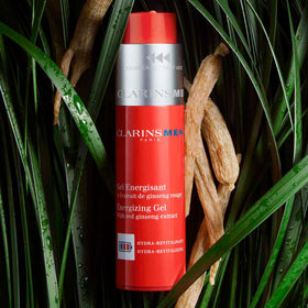 Ingrédients du Gel Énergisant CLARINS sur une table